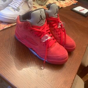 RED JORDAN RETRO 5’s